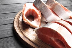 Свежие сырцовые Salmon стейки стоковое изображение rf Свежие сырцовые Salmon стейки стоковое изображение rf