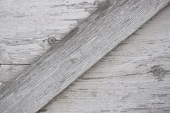 Серая деревянная поверхность с отказами, узлами и exfoliating белой краской стоковая фотография rf Серая деревянная поверхность с отказами, узлами и exfoliating белой краской стоковая фотография rf