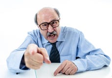 Сердитый более старый босс на работе выкрикивая и споря на офисе стоковая фотография Сердитый более старый босс на работе выкрикивая и споря на офисе стоковая фотография