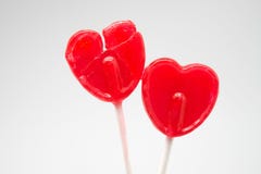 Сердц-леденец на палочке разбитого сердца красный стоковые изображения Сердц-леденец на палочке разбитого сердца красный стоковые изображения
