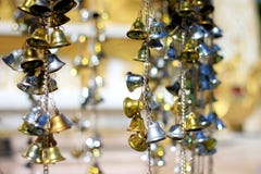Серебр колокола и золото колокола нерезкость и Bokeh предпосылки стоковые фотографии rf Серебр колокола и золото колокола нерезкость и Bokeh предпосылки стоковые фотографии rf