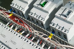 Серия модульных магнитных контакторов и ряд автоматов защити цепи силы стоковые изображения rf Серия модульных магнитных контакторов и ряд автоматов защити цепи силы стоковые изображения rf