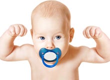 Сильный младенец при Pacifier поднимая вверх оружия, ребенк спорта, белый стоковые изображения Сильный младенец при Pacifier поднимая вверх оружия, ребенк спорта, белый стоковые изображения
