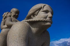 Скульптура в парке Осло Frogner стоковая фотография rf Скульптура в парке Осло Frogner стоковая фотография rf