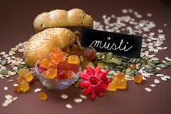 Смешанный candied плодоовощ, овсяная каша и рукописная надпись стоковые фотографии rf Смешанный candied плодоовощ, овсяная каша и рукописная надпись стоковые фотографии rf