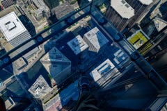 Смотреть вниз от Skydeck стоковое изображение rf Смотреть вниз от Skydeck стоковое изображение rf