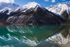 совершенное озеро ŒRanWu ¼ reflectionï весной Стоковые Фото совершенное озеро ŒRanWu ¼ reflectionï весной Стоковые Фото