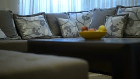 Современная мебель в живущей комнате Современная мебель в живущей комнате
