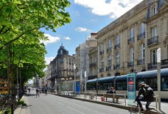 Современная улица в старом французском Бордо города Стоковые Фото Современная улица в старом французском Бордо города Стоковые Фото