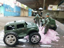 солдаты находят ископаемые стоковые фото солдаты находят ископаемые стоковые фото
