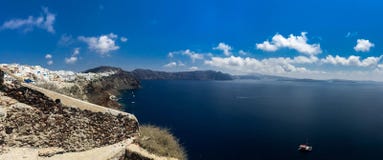 Солнечная панорама утра острова Santorini Курорт Fira красочного взгляда весны offamous греческий, Греция, Европа стоковая фотография Солнечная панорама утра острова Santorini Курорт Fira красочного взгляда весны offamous греческий, Греция, Европа стоковая фотография