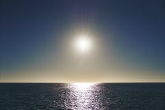 Солнце и море в минимализме стоковая фотография rf Солнце и море в минимализме стоковая фотография rf