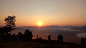 Солнце поднимает на холм стоковые фото Солнце поднимает на холм стоковые фото