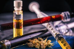Сортированные конопли смазывают контейнеры с CBD, смолой в реальном маштабе времени и другим стоковые изображения rf Сортированные конопли смазывают контейнеры с CBD, смолой в реальном маштабе времени и другим стоковые изображения rf