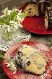 Состав пасхи с вкусным куском торта стоковое фото rf Состав пасхи с вкусным куском торта стоковое фото rf