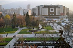 София/Болгария - ноябрь 2017: Взгляд балкона национального дворца культуры NDK, самого большого, многофункционального конференции стоковые фотографии rf София/Болгария - ноябрь 2017: Взгляд балкона национального дворца культуры NDK, самого большого, многофункционального конференции стоковые фотографии rf