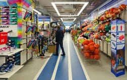 Спортивные товары хранят Sportmaster, Mogilev, Беларусь стоковое фото rf Спортивные товары хранят Sportmaster, Mogilev, Беларусь стоковое фото rf
