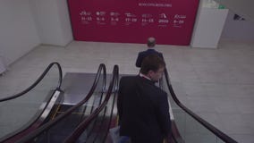 Справочный стол с волонтерами Справочный стол с волонтерами