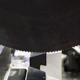 Стальной прут режущего инструмента круглой пилы автоматическим питанием, автоматом для резки высокой эффективности, режа стальной Стоковые Изображения Стальной прут режущего инструмента круглой пилы автоматическим питанием, автоматом для резки высокой эффективности, режа стальной Стоковые Изображения