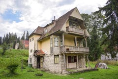 Старая вилла в Трансильвании, Румынии в спаде стоковое фото rf Старая вилла в Трансильвании, Румынии в спаде стоковое фото rf