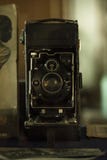 Старая камера все еще использует фильм для того чтобы записать фото стоковое фото rf Старая камера все еще использует фильм для того чтобы записать фото стоковое фото rf