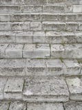 Старая серая лестница Лестница старых серых кирпичей, винтажное Stairc стоковое изображение rf Старая серая лестница Лестница старых серых кирпичей, винтажное Stairc стоковое изображение rf