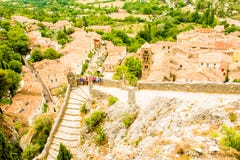 Старая средневековая деревня Moustiers Sainte Мари, Провансаль, Verdo стоковые изображения rf Старая средневековая деревня Moustiers Sainte Мари, Провансаль, Verdo стоковые изображения rf