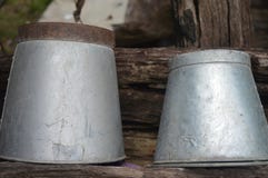 Старое ведро воды стоковое изображение Старое ведро воды стоковое изображение