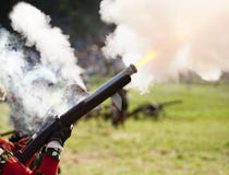Старое включение оружия фитильного замка, серии дыма стоковое изображение Старое включение оружия фитильного замка, серии дыма стоковое изображение