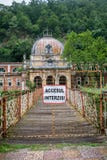 Старое датировка дворца назад до 1880, теперь в руинах короли и ферзи приходили здесь излечить различные заболевания с помощью стоковая фотография rf Старое датировка дворца назад до 1880, теперь в руинах короли и ферзи приходили здесь излечить различные заболевания с помощью стоковая фотография rf