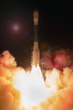 Старт ракеты на ноче стоковые изображения rf Старт ракеты на ноче стоковые изображения rf