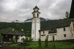 Старые дома на части долины maggia Швейцарии стоковые фото Старые дома на части долины maggia Швейцарии стоковые фото