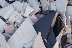 Старые сломленные керамические плитки r стоковое изображение rf Старые сломленные керамические плитки r стоковое изображение rf