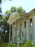 Старый исторический получившийся отказ дом стиля плантации южный в Brooksville FL стоковая фотография rf Старый исторический получившийся отказ дом стиля плантации южный в Brooksville FL стоковая фотография rf
