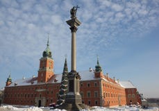 Старый квадрат замка городка, Варшава, Польша на рождестве под снежком стоковые фотографии rf Старый квадрат замка городка, Варшава, Польша на рождестве под снежком стоковые фотографии rf
