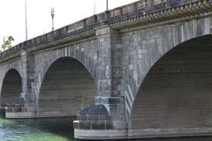 Старый мост Лондона на городе Аризоне Лаке Юавасу стоковое фото Старый мост Лондона на городе Аризоне Лаке Юавасу стоковое фото