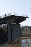 Старый незаконченный мост стоковое изображение Старый незаконченный мост стоковое изображение