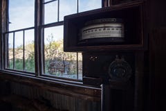 Старый покинутый метр силы на город-привидении шахты хищника стоковая фотография rf Старый покинутый метр силы на город-привидении шахты хищника стоковая фотография rf