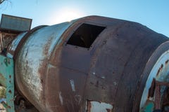 Старый ржавый бочонок смесителя цемента стоковое фото Старый ржавый бочонок смесителя цемента стоковое фото