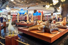 Статуи морского льва на терминале 21 Паттайя стоковые фотографии rf Статуи морского льва на терминале 21 Паттайя стоковые фотографии rf