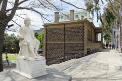 Статуя принца Альберта, позже короля Эдвард VII, домом таможен Geelong стоковая фотография rf Статуя принца Альберта, позже короля Эдвард VII, домом таможен Geelong стоковая фотография rf