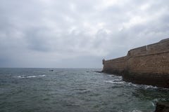 Стена замка San Sebastian в провинции Кадис, Испании стоковые фото Стена замка San Sebastian в провинции Кадис, Испании стоковые фото