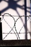 Стена преодолевала вырезыванием вторжения системы анти- стоковое фото Стена преодолевала вырезыванием вторжения системы анти- стоковое фото