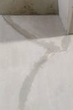 Стены были отказами от опадения могут значить опасность, смолотая вода много причин или здания которая не стандартна стоковая фотография Стены были отказами от опадения могут значить опасность, смолотая вода много причин или здания которая не стандартна стоковая фотография