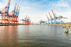 Стержень порта для нагружая и offloading кораблей Стоковые Изображения RF Стержень порта для нагружая и offloading кораблей Стоковые Изображения RF