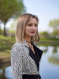 Стильная белокурая женщина стоковое изображение rf Стильная белокурая женщина стоковое изображение rf