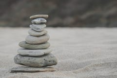 Стог камушка на seashore Концепция Дзэн концентрации и релаксации Стоковые Изображения RF Стог камушка на seashore Концепция Дзэн концентрации и релаксации Стоковые Изображения RF