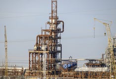 Столбец глубоко обрабатывать топлива Печь для топлива горючего топочного мазута Обрабатывать топлива Рафинировка масла стоковые изображения rf Столбец глубоко обрабатывать топлива Печь для топлива горючего топочного мазута Обрабатывать топлива Рафинировка масла стоковые изображения rf