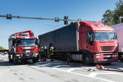 Столкновение 2 тележек в Латвии, на дороге A8, произошло стоковые фотографии rf Столкновение 2 тележек в Латвии, на дороге A8, произошло стоковые фотографии rf