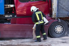 Столкновение 2 тележек в Латвии, на дороге A8, произошло стоковое фото rf Столкновение 2 тележек в Латвии, на дороге A8, произошло стоковое фото rf